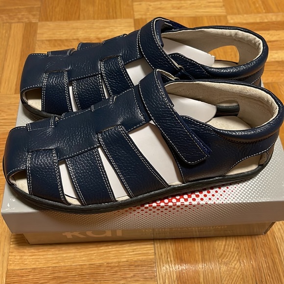 Brand new in box Size 3Y See Kai Run - Kai Dillon II, Navy - Picture 2 of 6